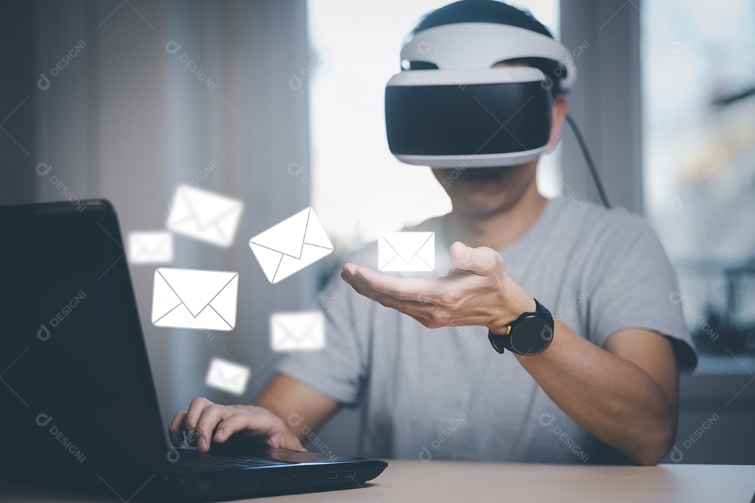 E-mail com o laptop homem usando óculos VR virtuais com uma conexão de rede global