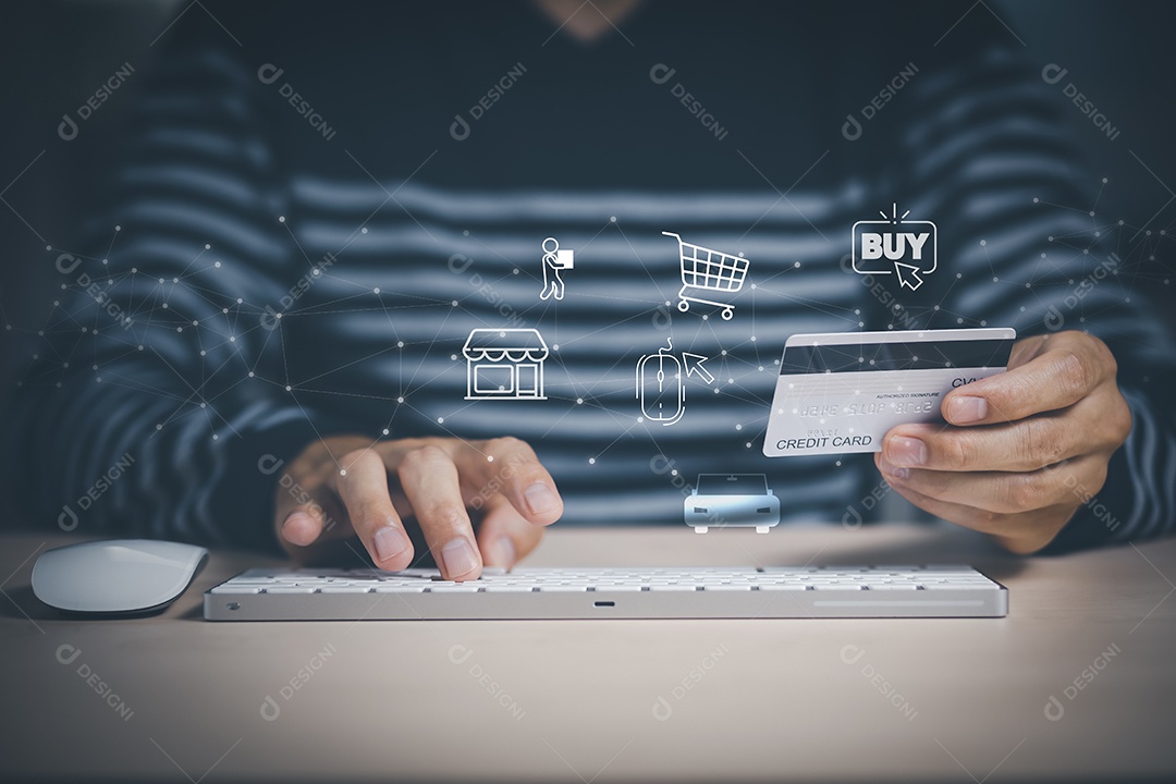 Empresário segurando cartão de crédito e usando smartphone no escritório em casa IA