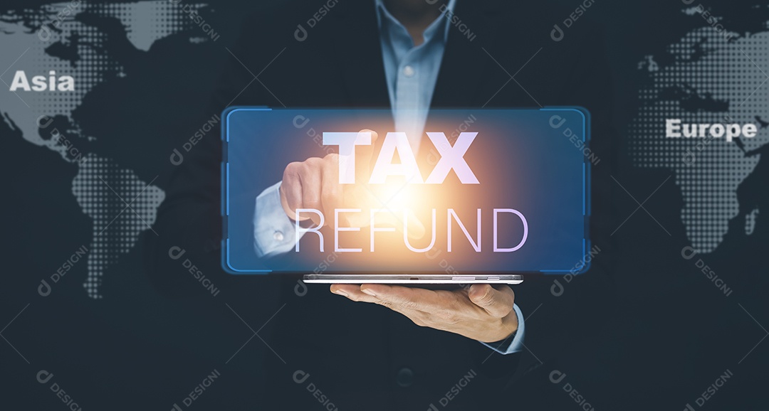 Mão usando tablet com barra de reembolso de imposto de negócios IA