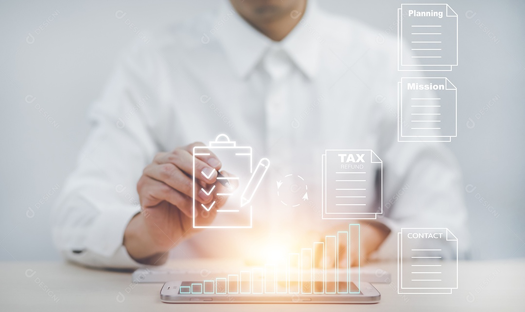 Mão de empresário toca pasta do sistema de gerenciamento de documentos IA