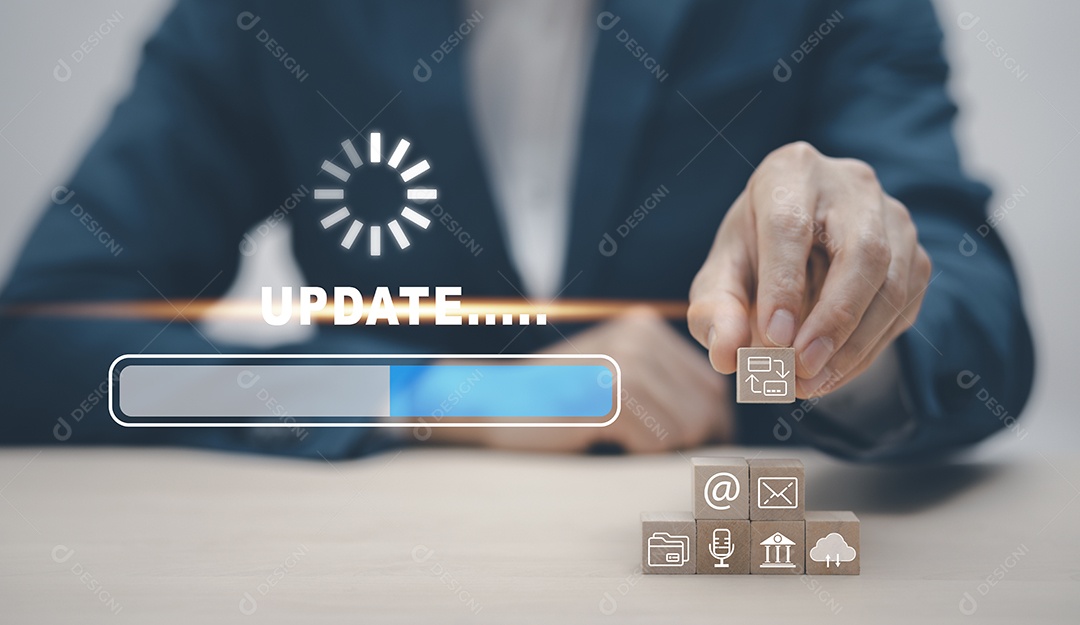 Empresário mão toque cubo bloco de madeira Atualizar conceito de software IA