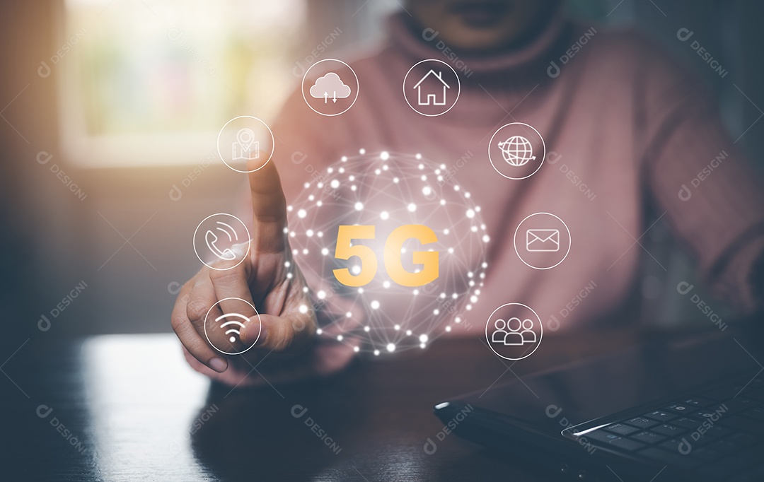 Conexão de rede global 5G disponível para mulher IA