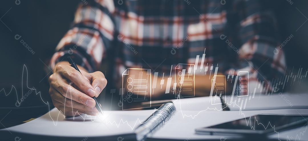 Empresário usando caneta escreve pasta do sistema de gerenciamento de documentos IA