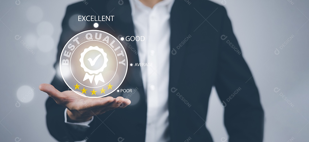 Mão do empresário mostra o sinal do serviço de qualidade superior Garantia em fundo preto IA