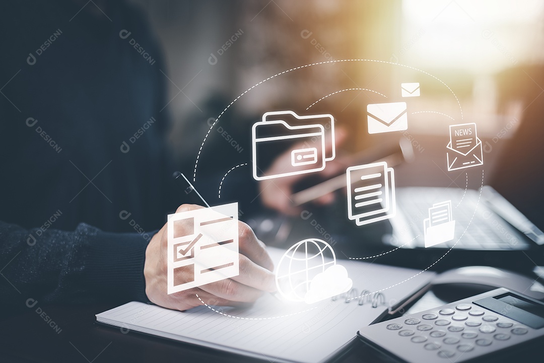 Mão usando laptop e pasta de toque do Sistema de Gerenciamento de Documentos IA