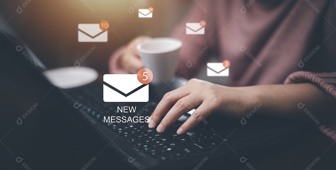 Empresário tocando um e-mail em uma tela sensível ao toque com o dedo com teclado para enviar o e-mail do laptop IA