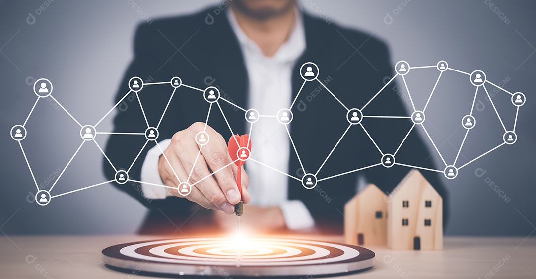 Mão de empresário segurando dardo vermelho no alvo virtual IA