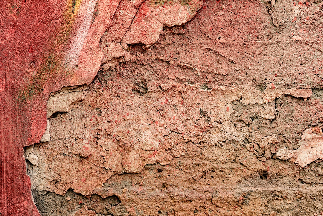 Textura, parede, concreto, pode ser usado como fundo. Fragmento de parede com arranhões e rachaduras