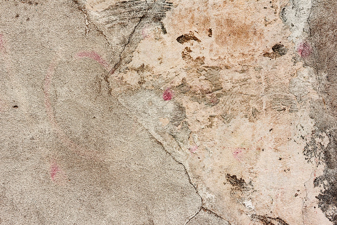 Textura, parede, concreto, pode ser usado como fundo. Fragmento de parede com arranhões e rachaduras