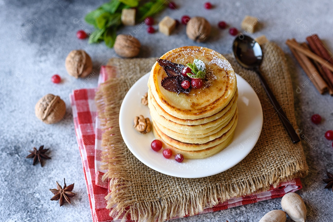 Deliciosas panquecas doces com calda