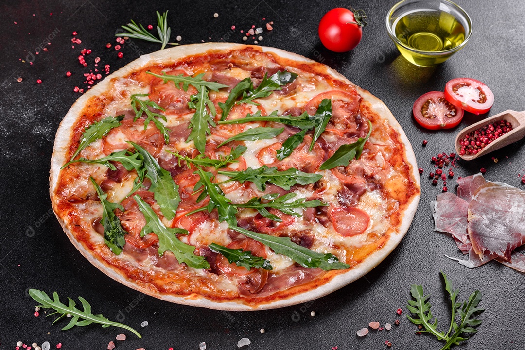 Deliciosa pizza sobre a mesa