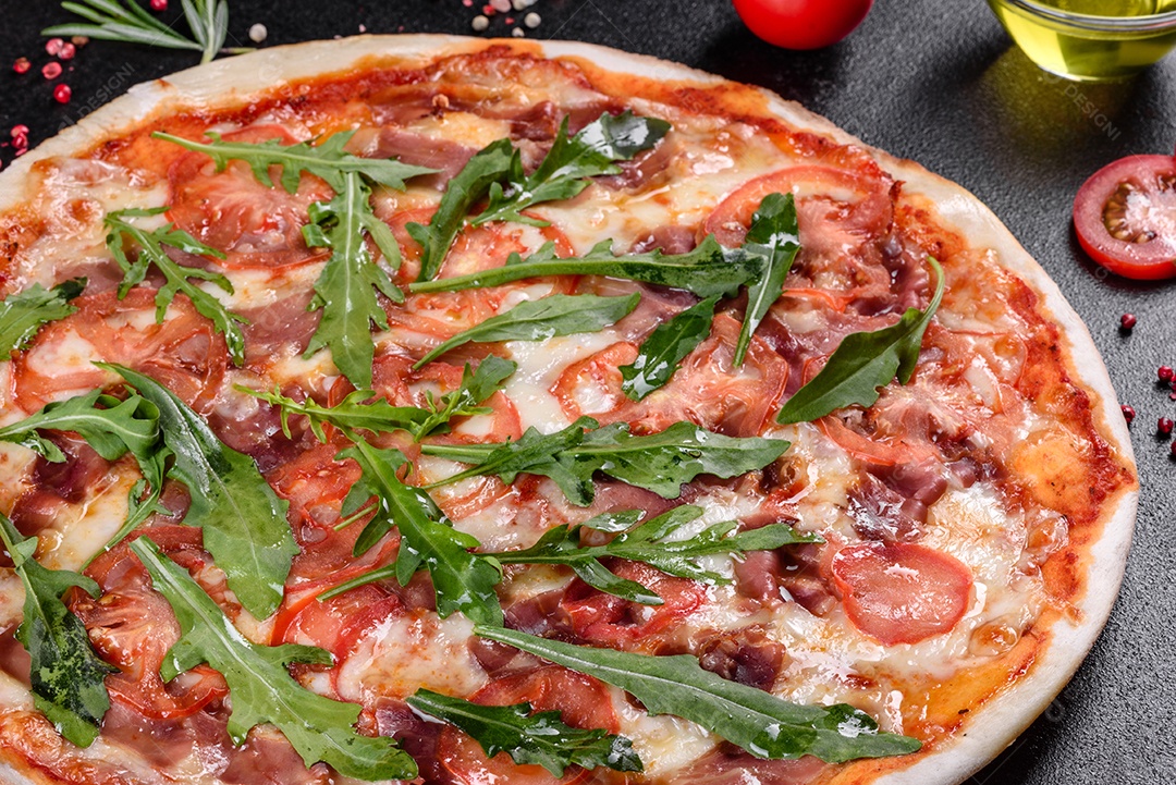 Deliciosa pizza sobre a mesa