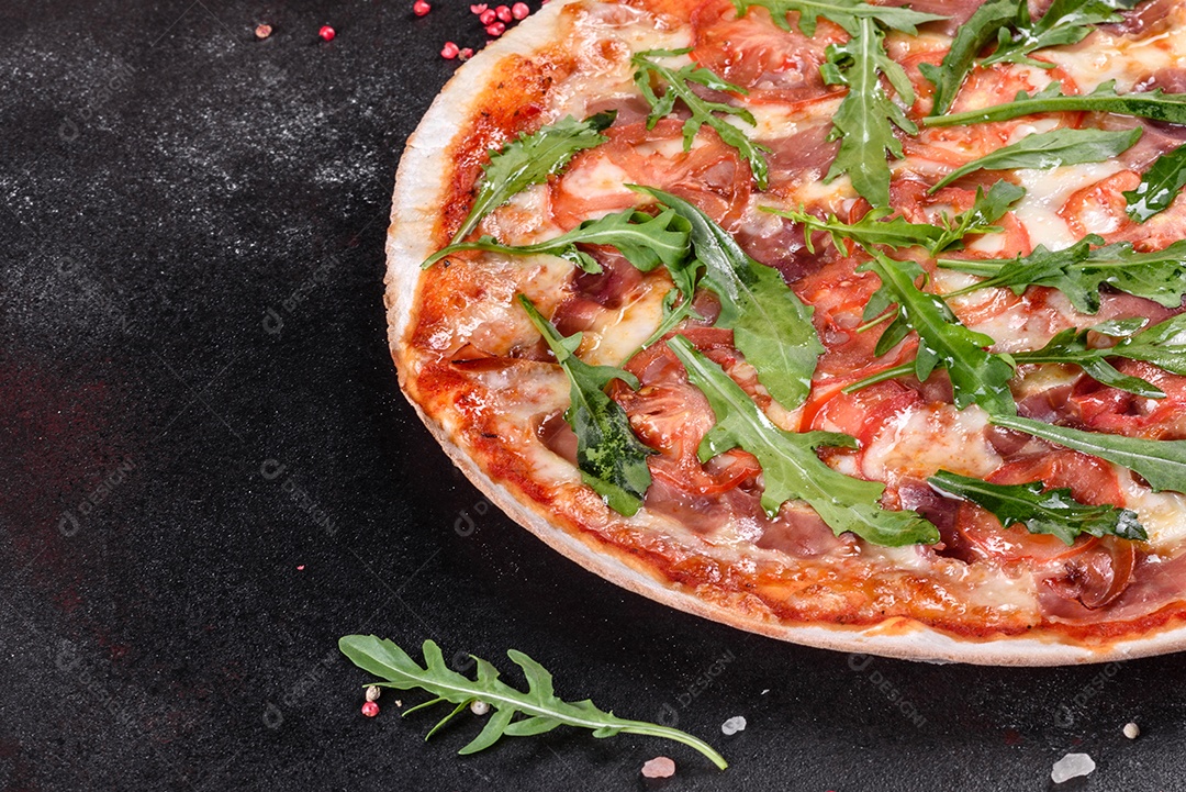 Deliciosa pizza sobre a mesa