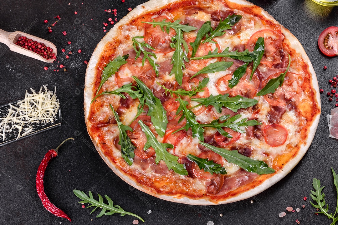 Deliciosa pizza sobre a mesa