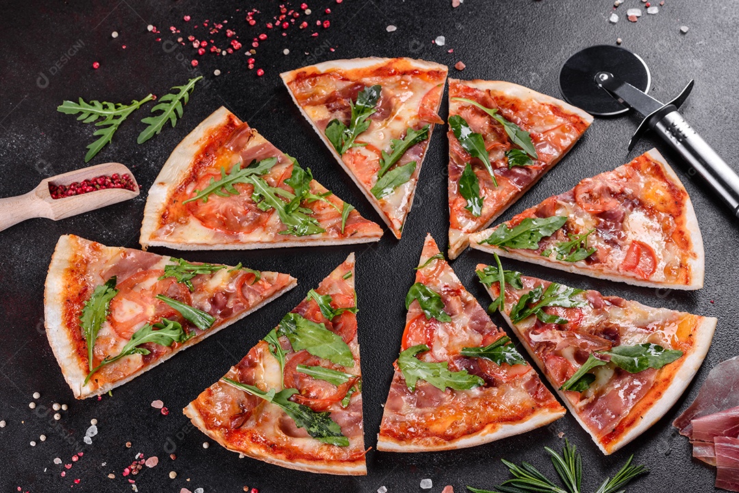 Deliciosa pizza sobre a mesa