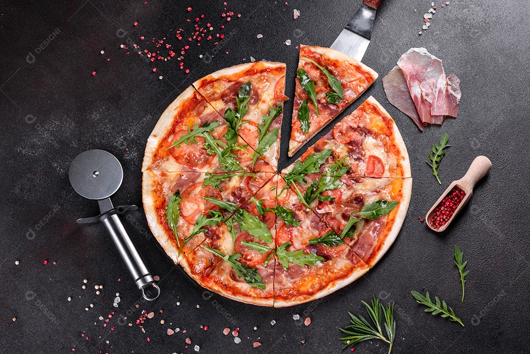 Deliciosa pizza sobre a mesa