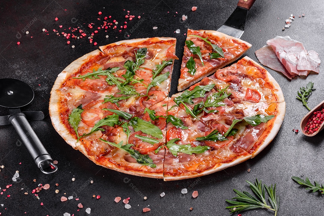 Deliciosa pizza sobre a mesa