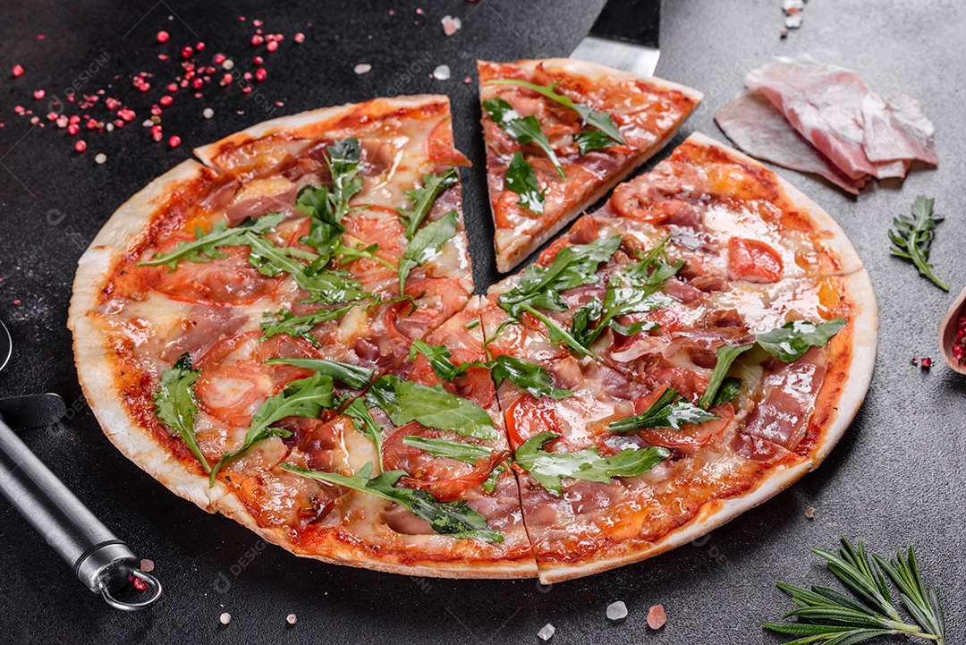 Deliciosa pizza sobre a mesa