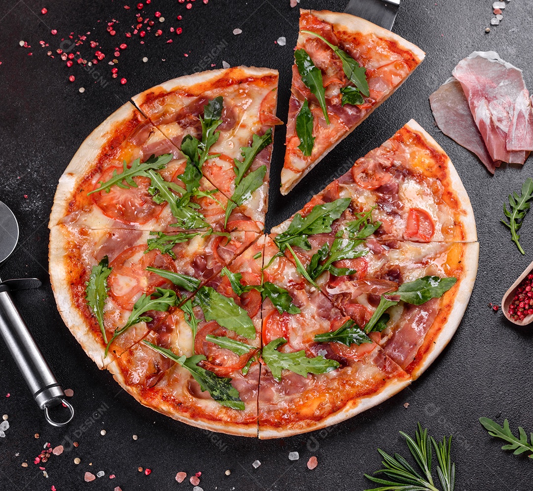 Deliciosa pizza sobre a mesa