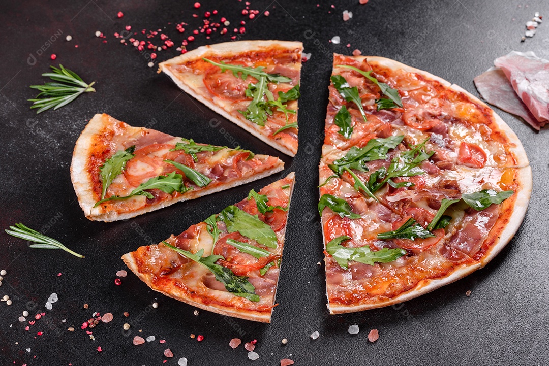 Deliciosa pizza sobre a mesa