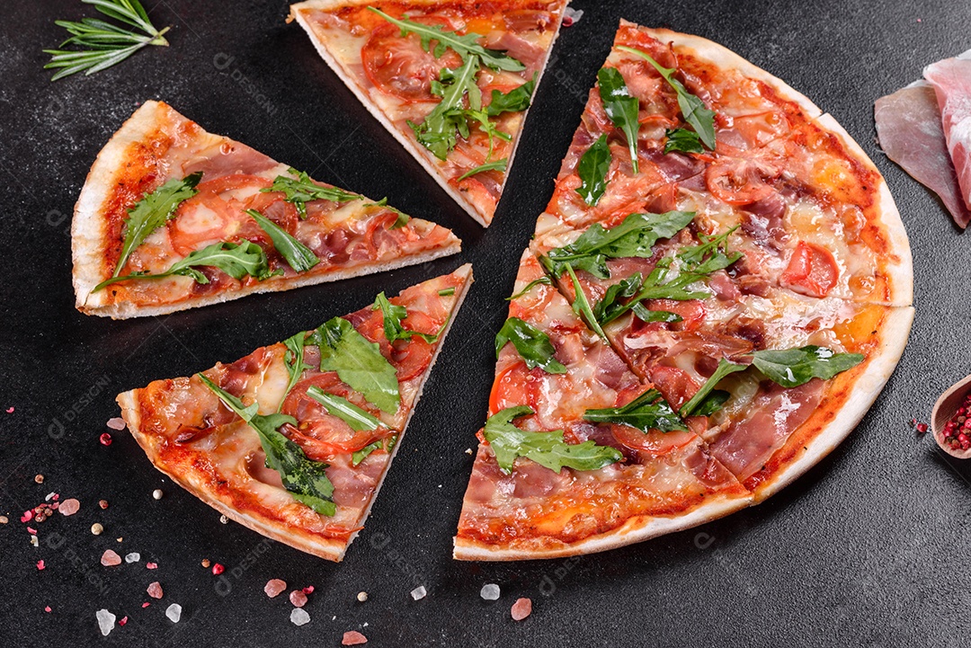 Deliciosa pizza sobre a mesa