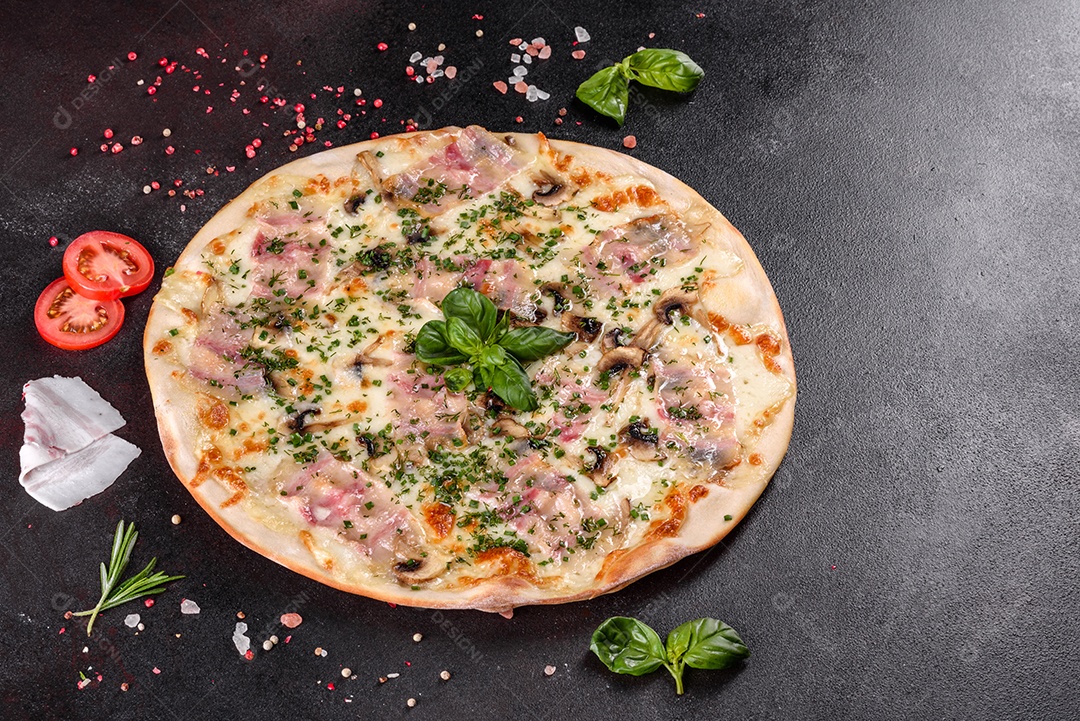 Deliciosa pizza sobre a mesa