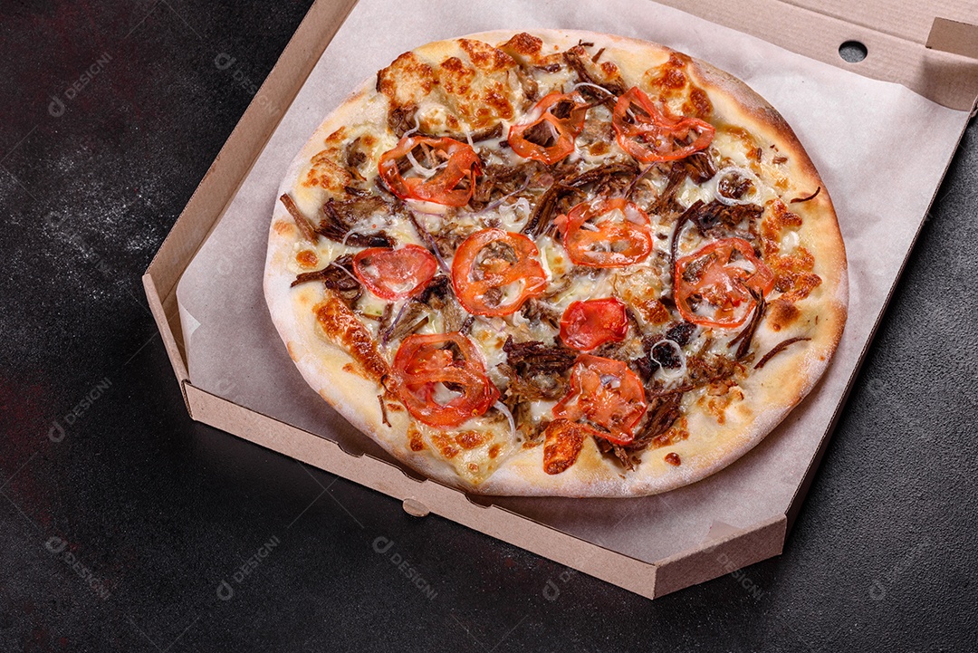 Deliciosa pizza sobre a mesa