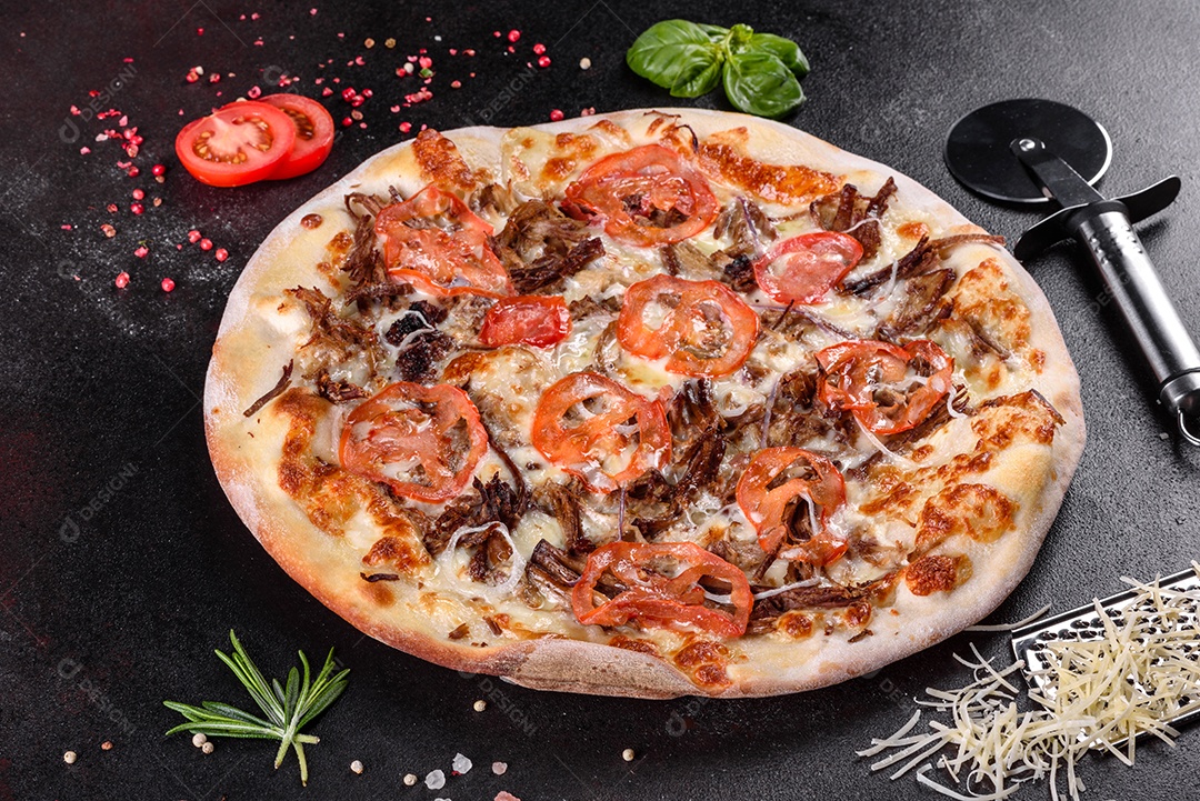 Deliciosa pizza sobre a mesa