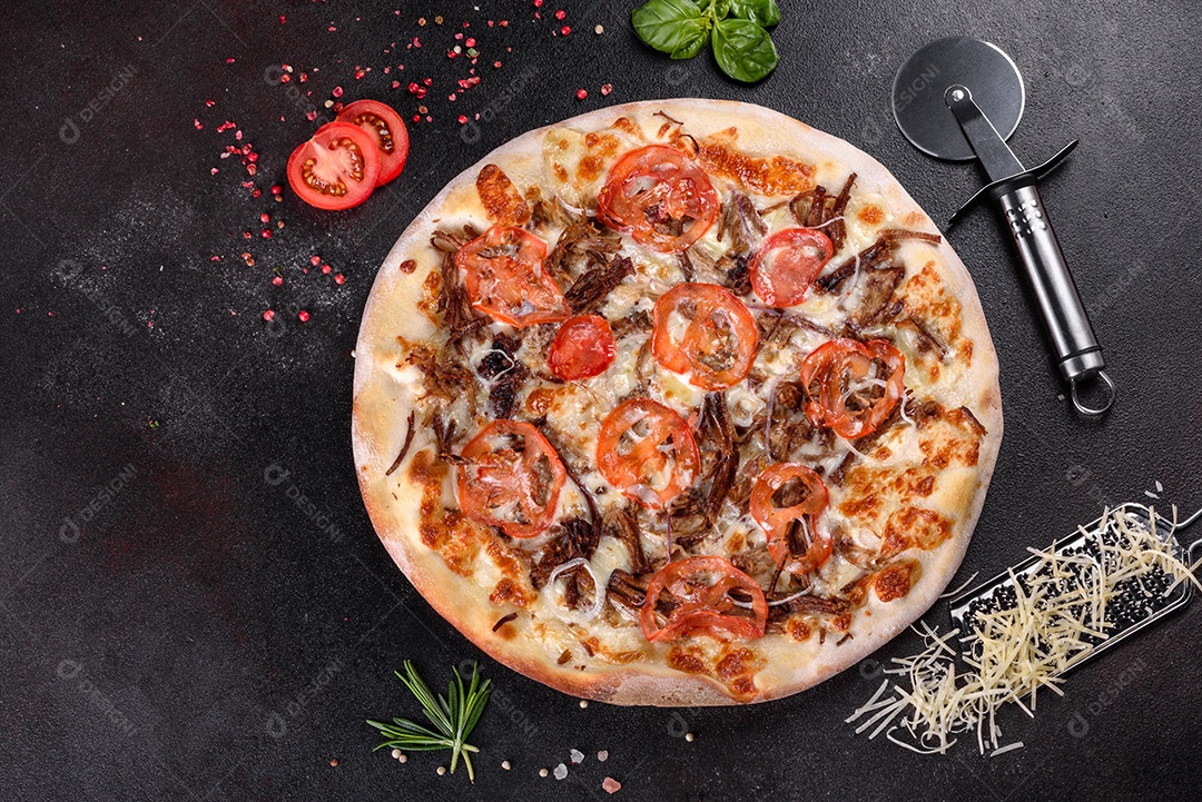 Deliciosa pizza sobre a mesa