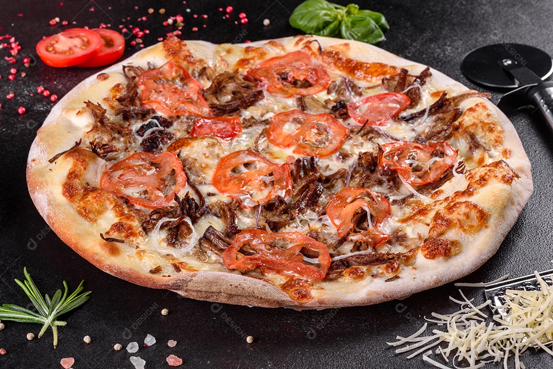 Deliciosa pizza sobre a mesa