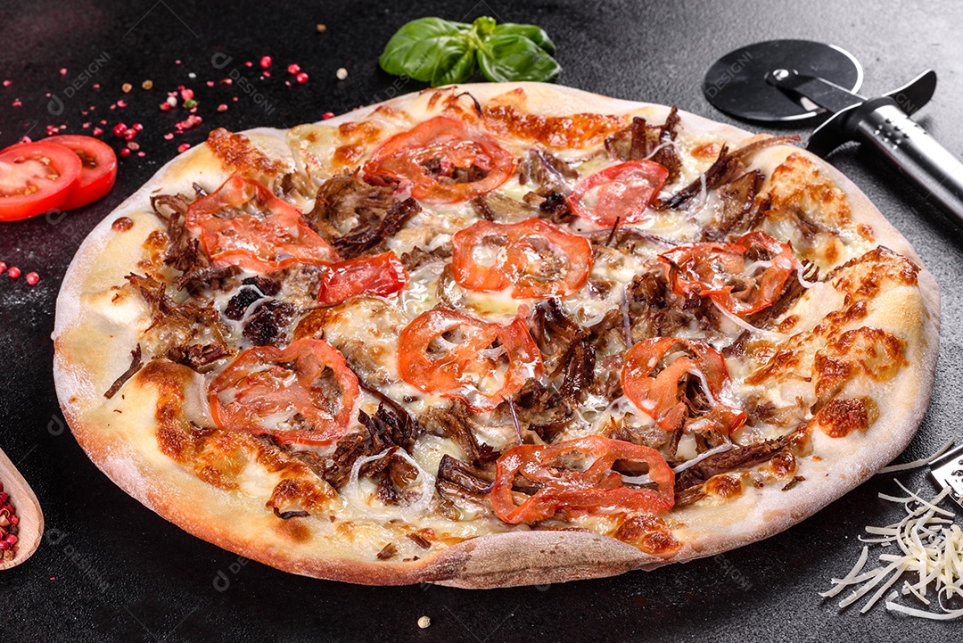 Deliciosa pizza sobre a mesa