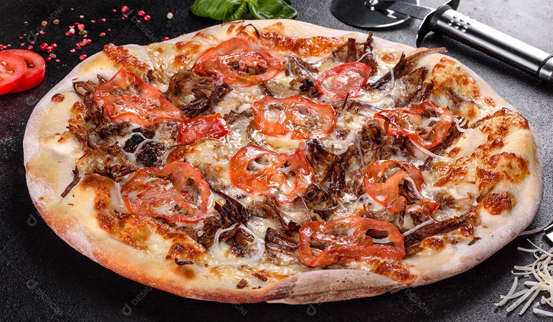 Deliciosa pizza sobre a mesa