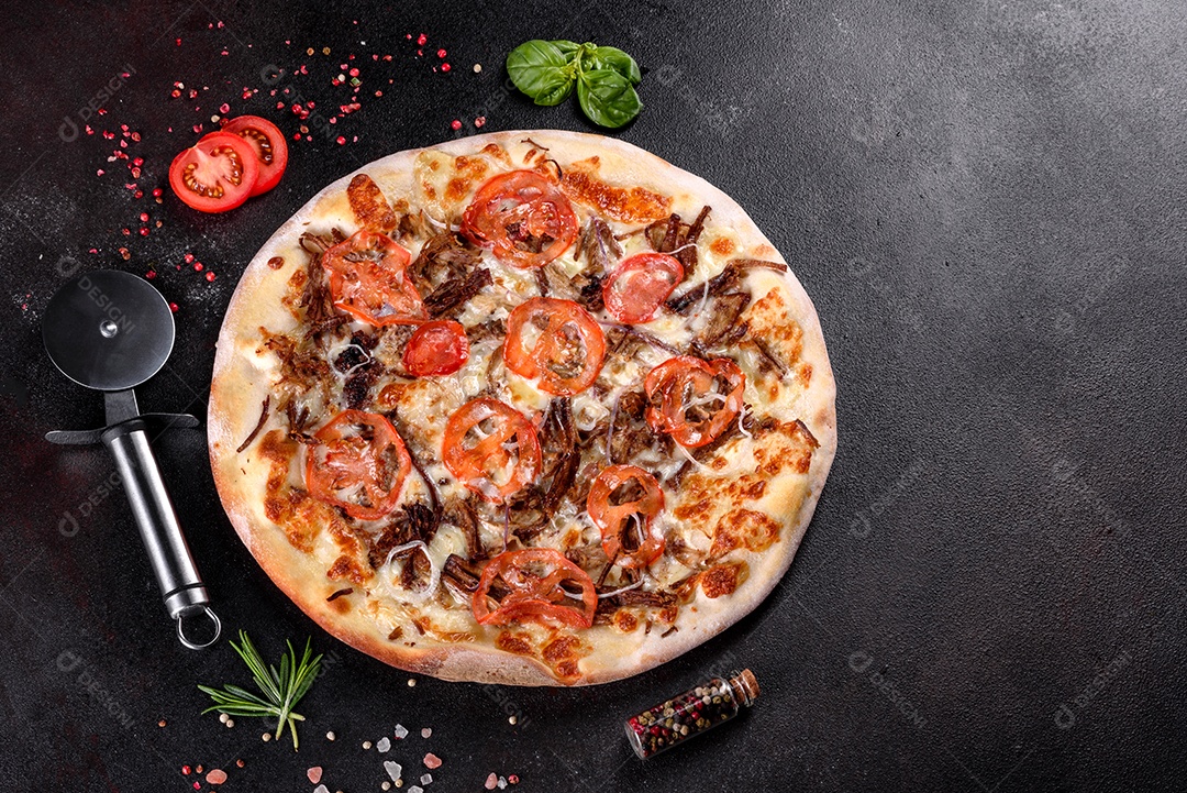 Deliciosa pizza sobre a mesa