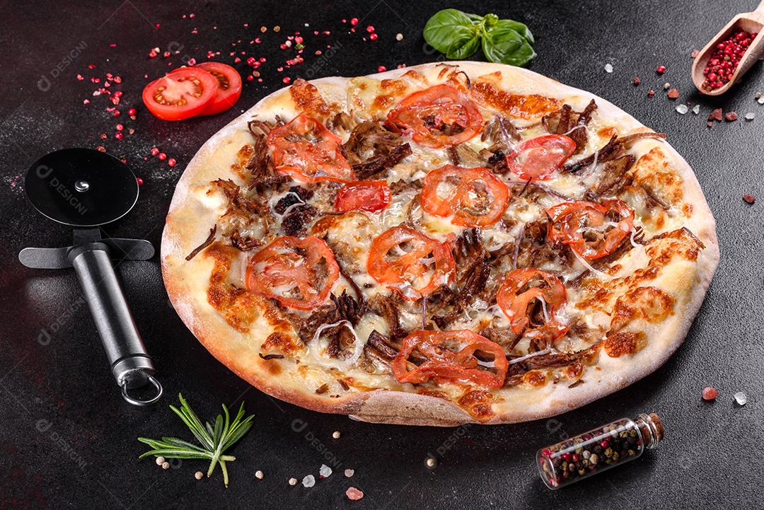 Deliciosa pizza sobre a mesa