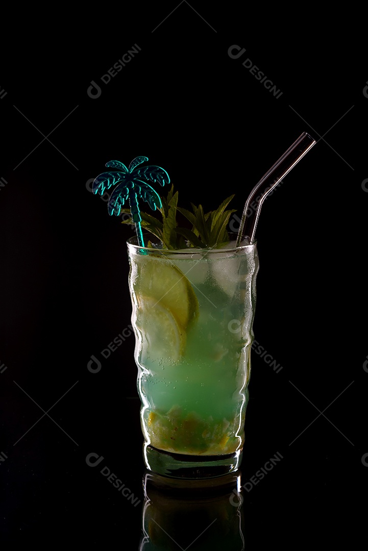 Refrescante caipirinha de limão