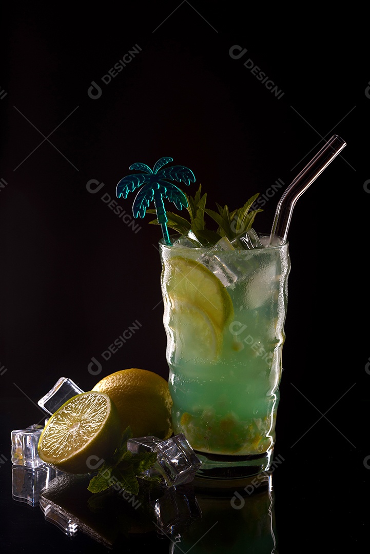 Refrescante caipirinha de limão