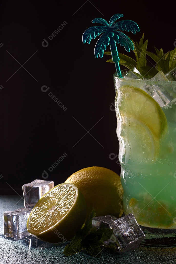 Refrescante caipirinha de limão