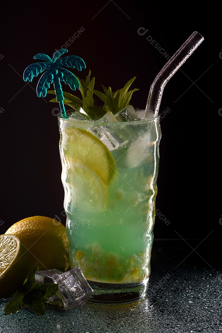 Refrescante caipirinha de limão