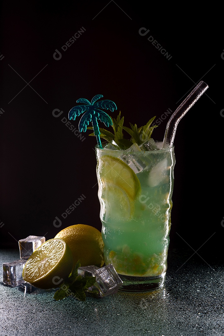 Refrescante caipirinha de limão