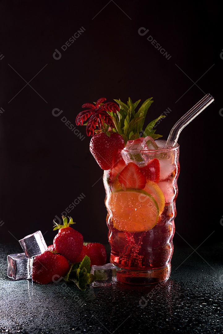 Delicioso coquetel mojito de morango