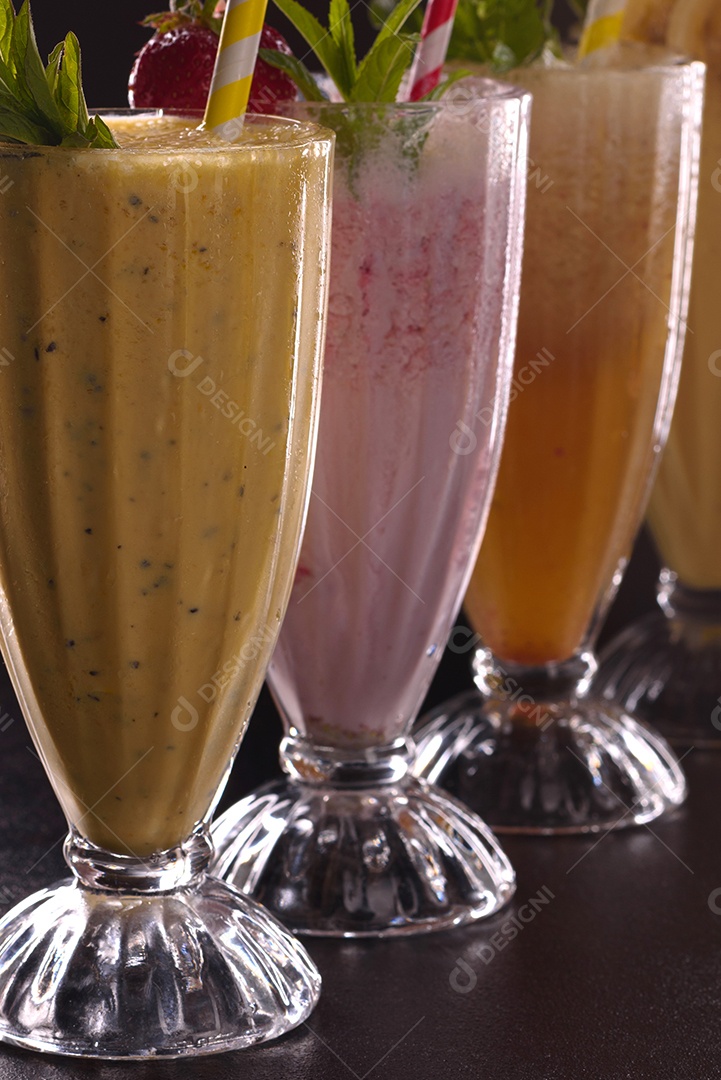 Copo de suco sobre fundo isolado