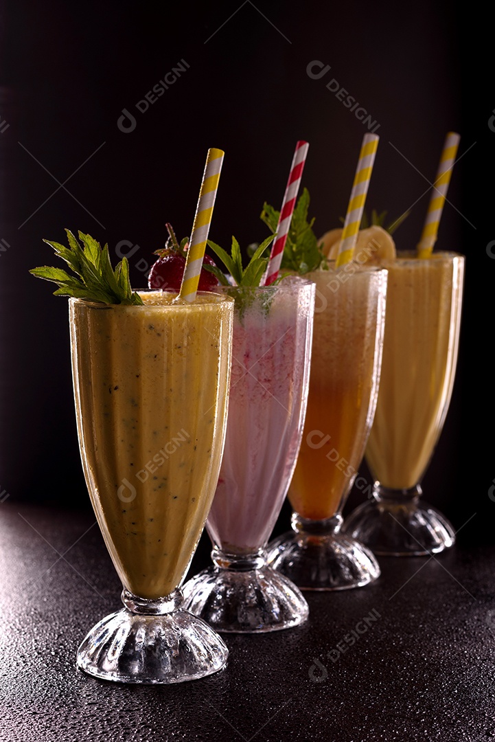 Copo de suco sobre fundo isolado