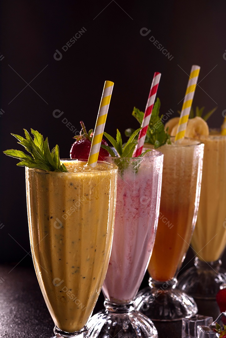 Copo de suco sobre fundo isolado