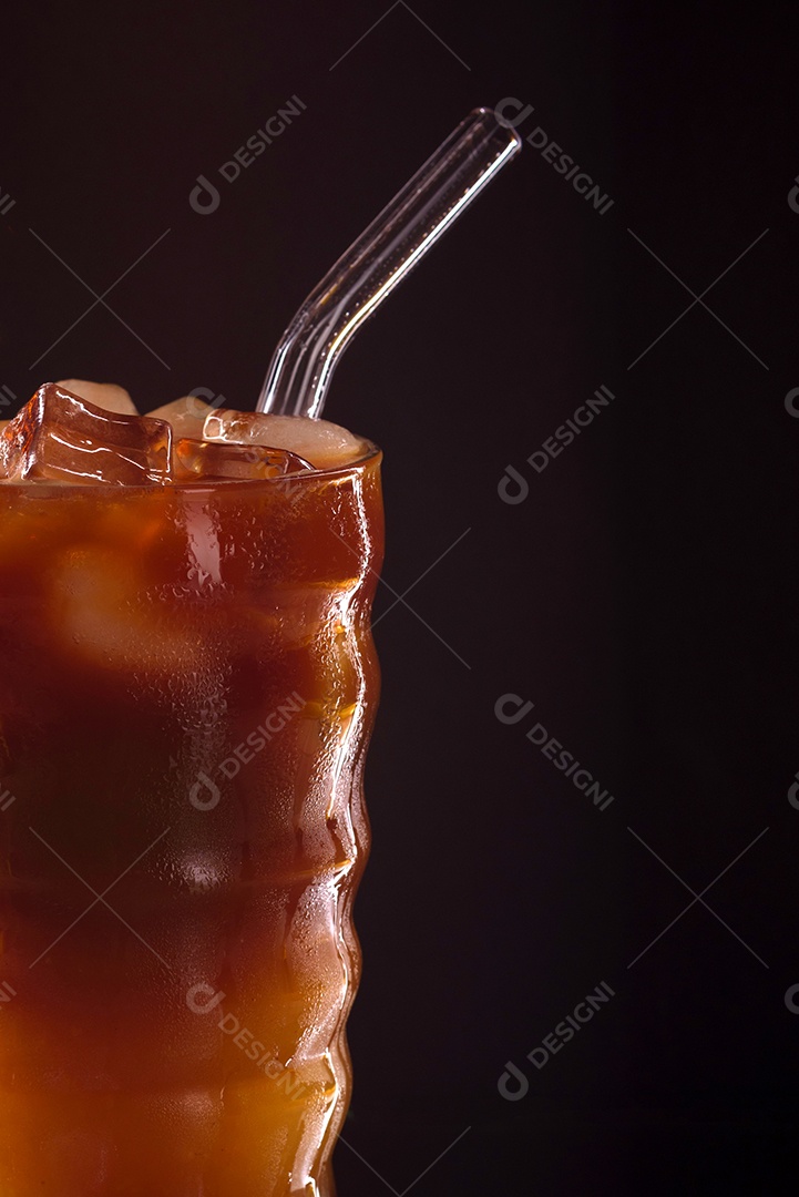 Copo de suco sobre fundo isolado