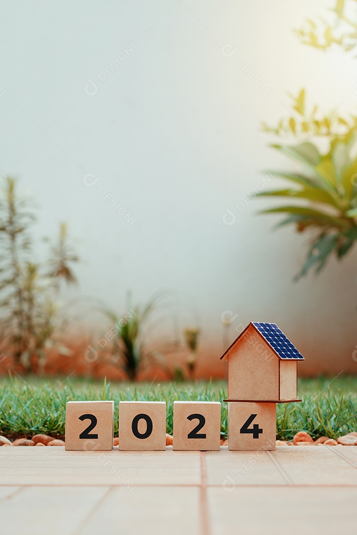 Blocos de Ano Novo de 2024 e casa de painel solar no Day Garden