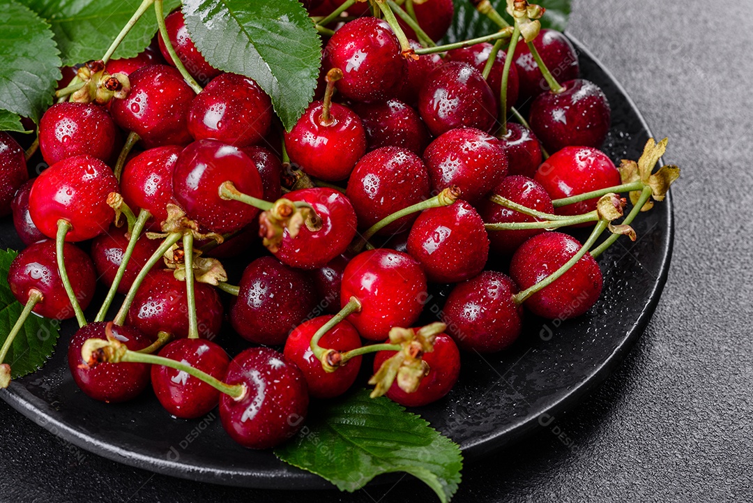 Grande coleção de cerejas vermelhas frescas. Fundo de cerejas maduras