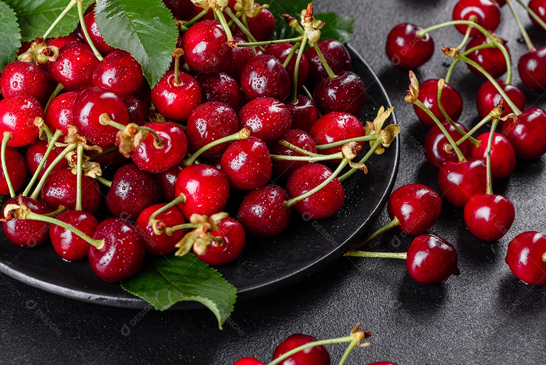 Grande coleção de cerejas vermelhas frescas. Fundo de cerejas maduras