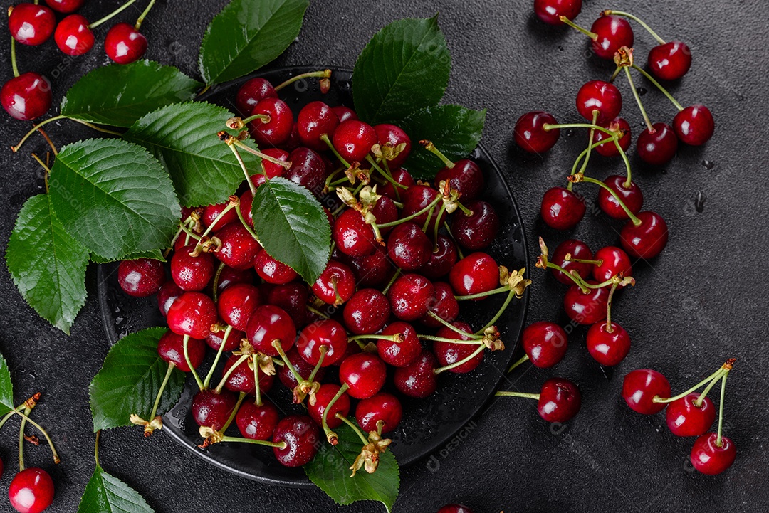 Grande coleção de cerejas vermelhas frescas. Fundo de cerejas maduras
