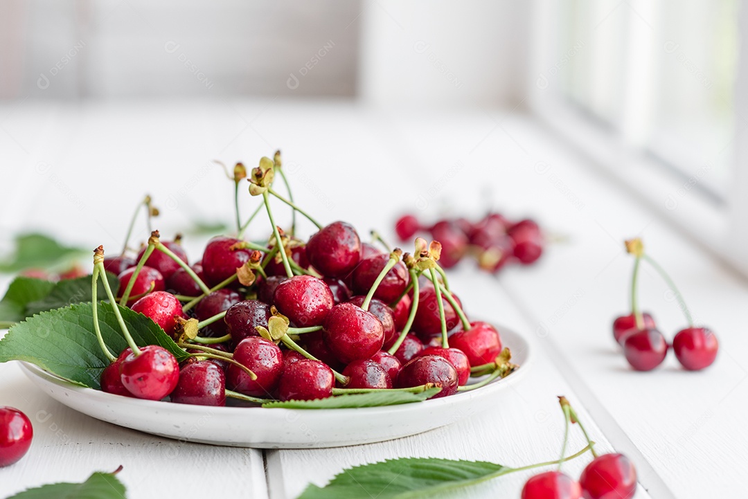 Grande coleção de cerejas vermelhas frescas. Fundo de cerejas maduras