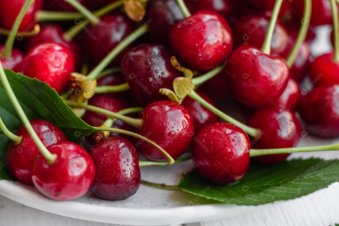Grande coleção de cerejas vermelhas frescas. Fundo de cerejas maduras